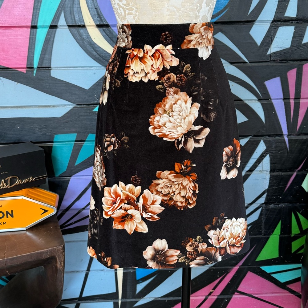 Dolce & Gabbana Floral Velvet A Line Skirt size 42, worn ONCE!